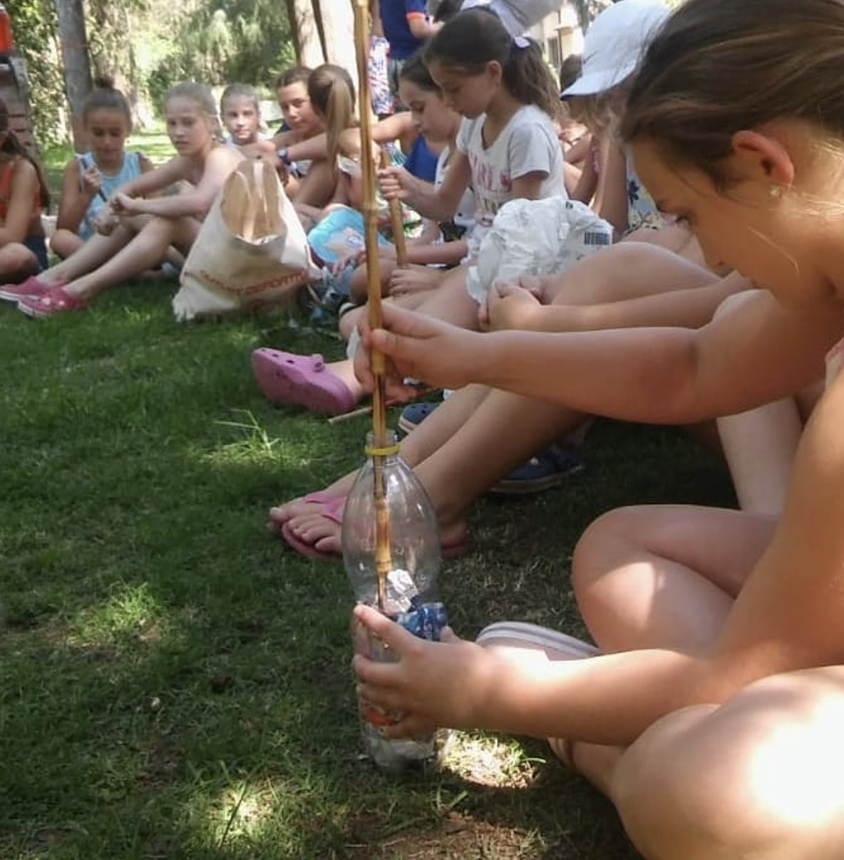 Colaboración y clasificación de residuos plásticos