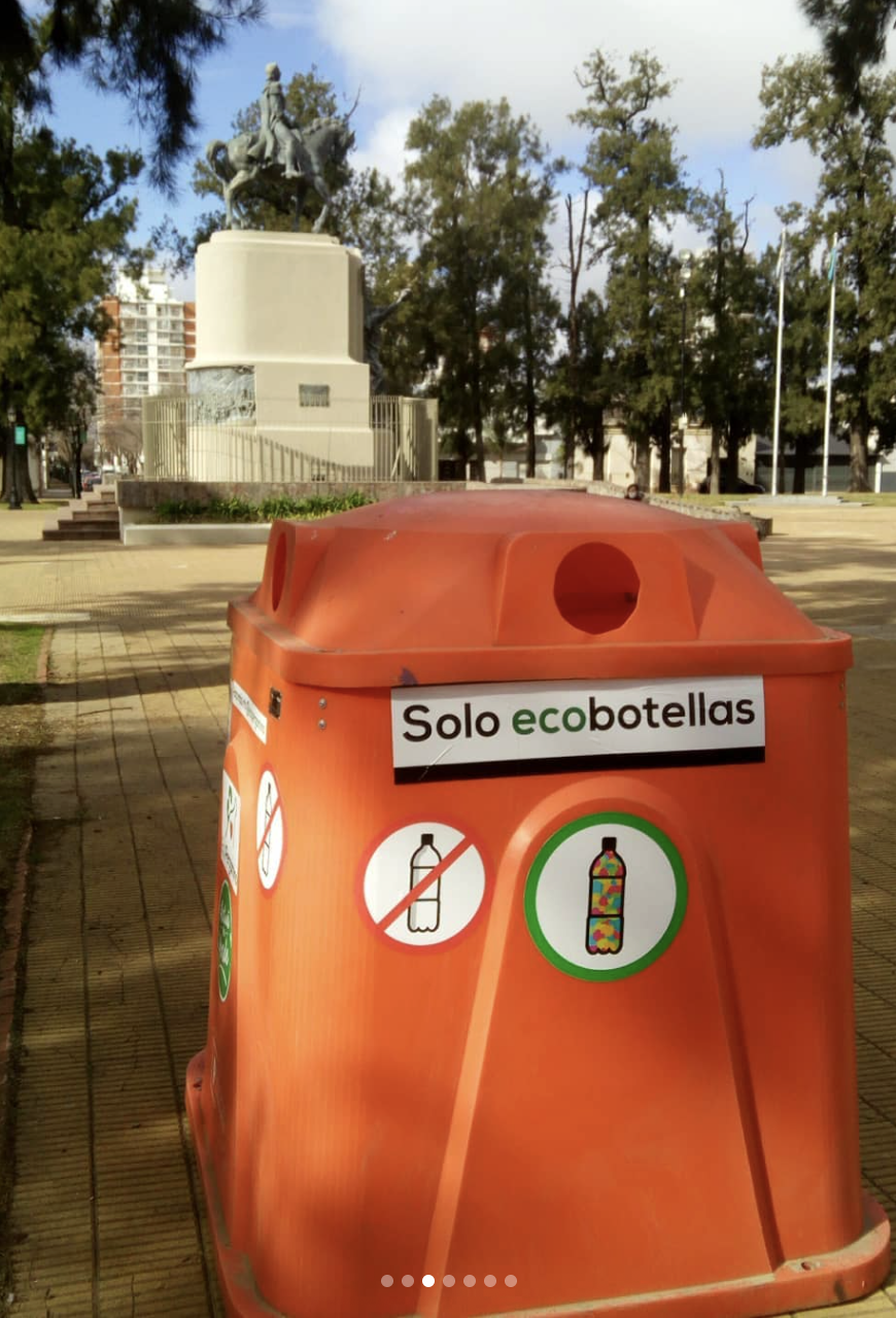 Preparación de botellas para reciclaje